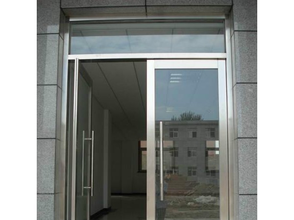 南阳玻璃门+玻璃橱窗安装现场